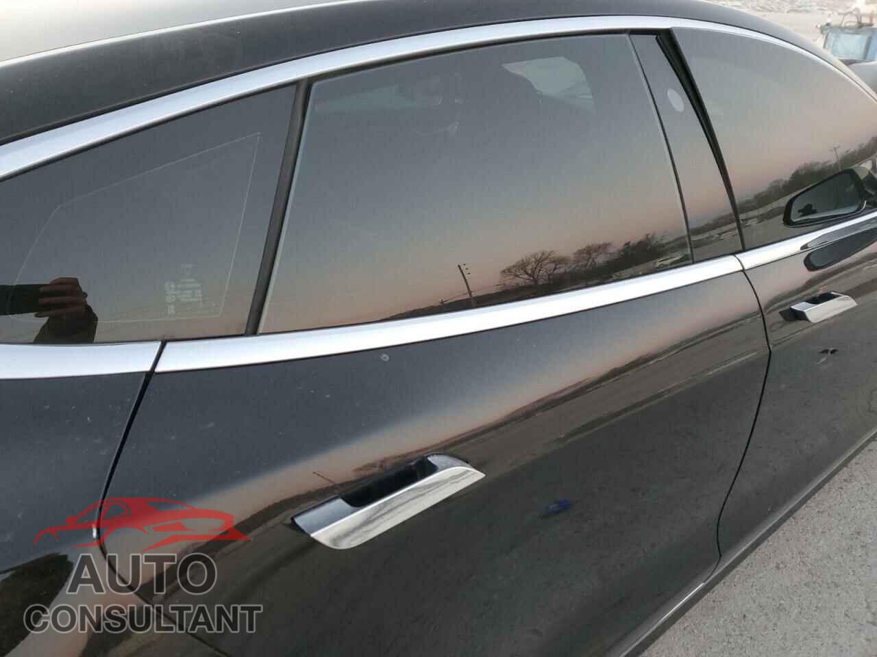 TESLA MODEL S 2018 - 5YJSA1E29JF296824