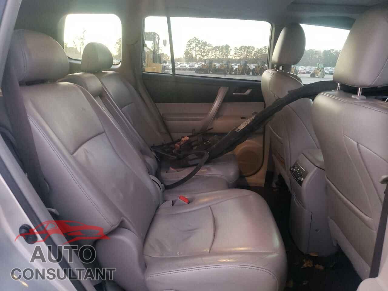 TOYOTA HIGHLANDER 2012 - 5TDBK3EH4CS138564