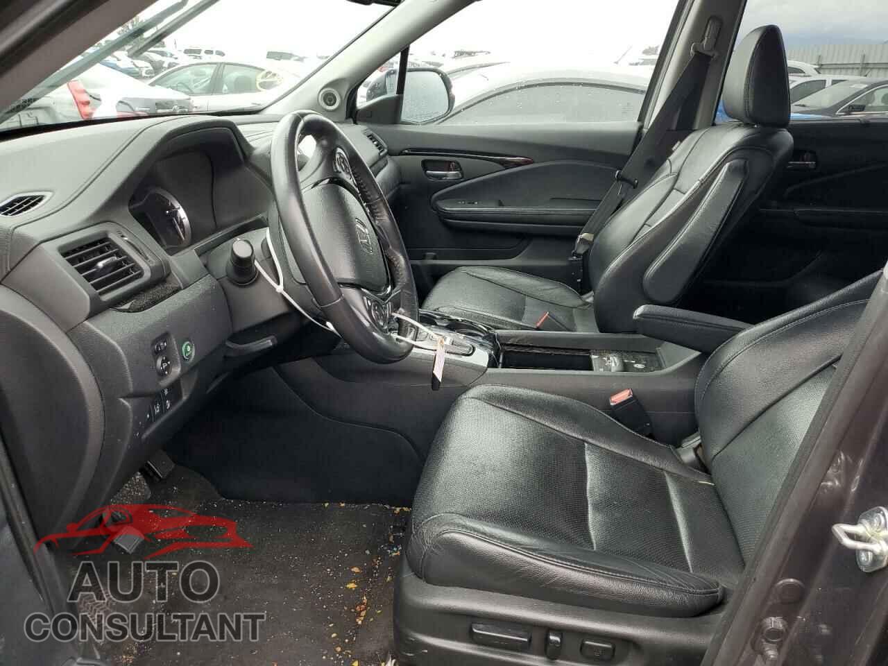 HONDA PILOT 2017 - 5FNYF6H02HB028405
