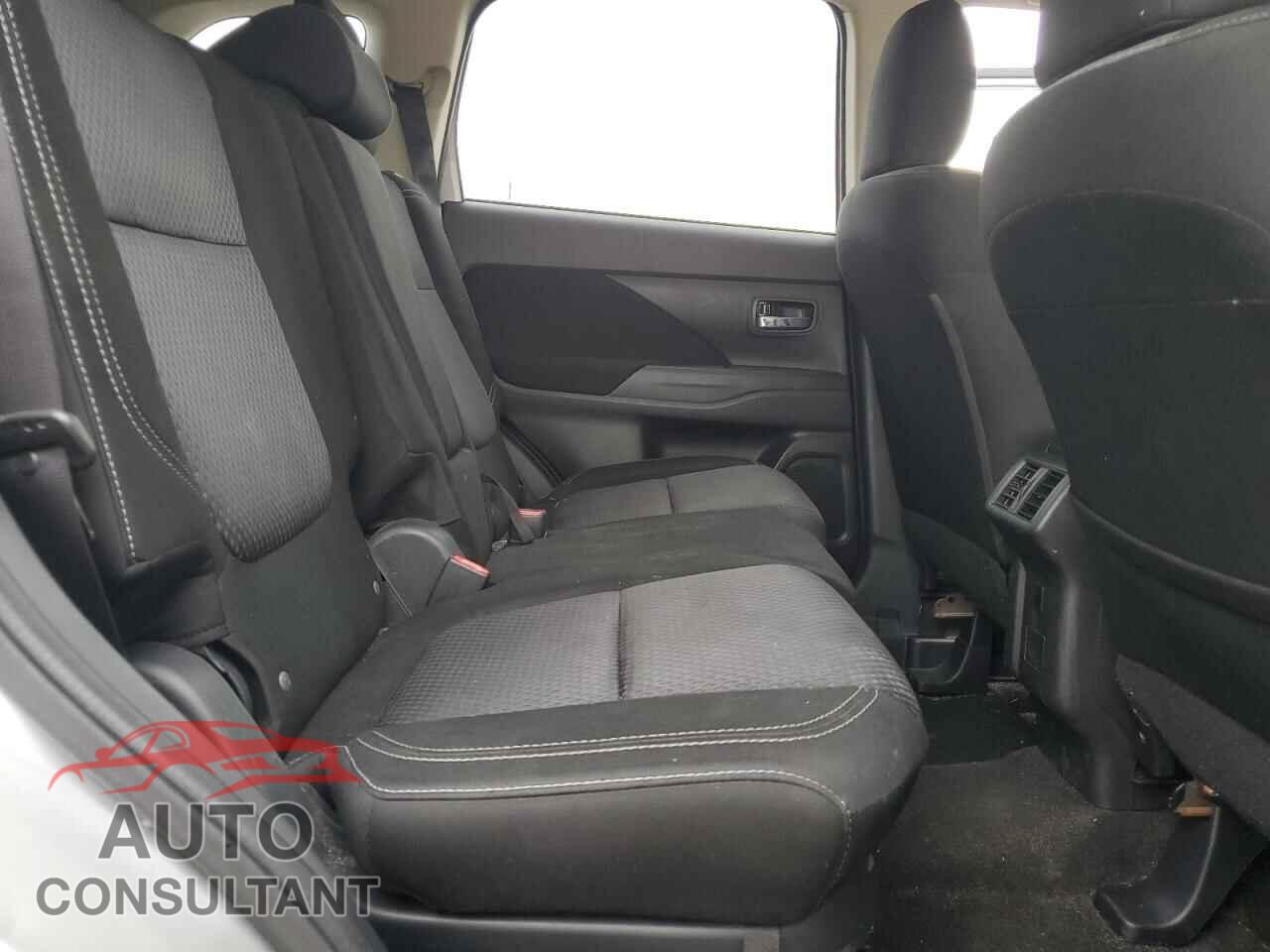 MITSUBISHI OUTLANDER 2019 - JA4AD2A33KZ002928