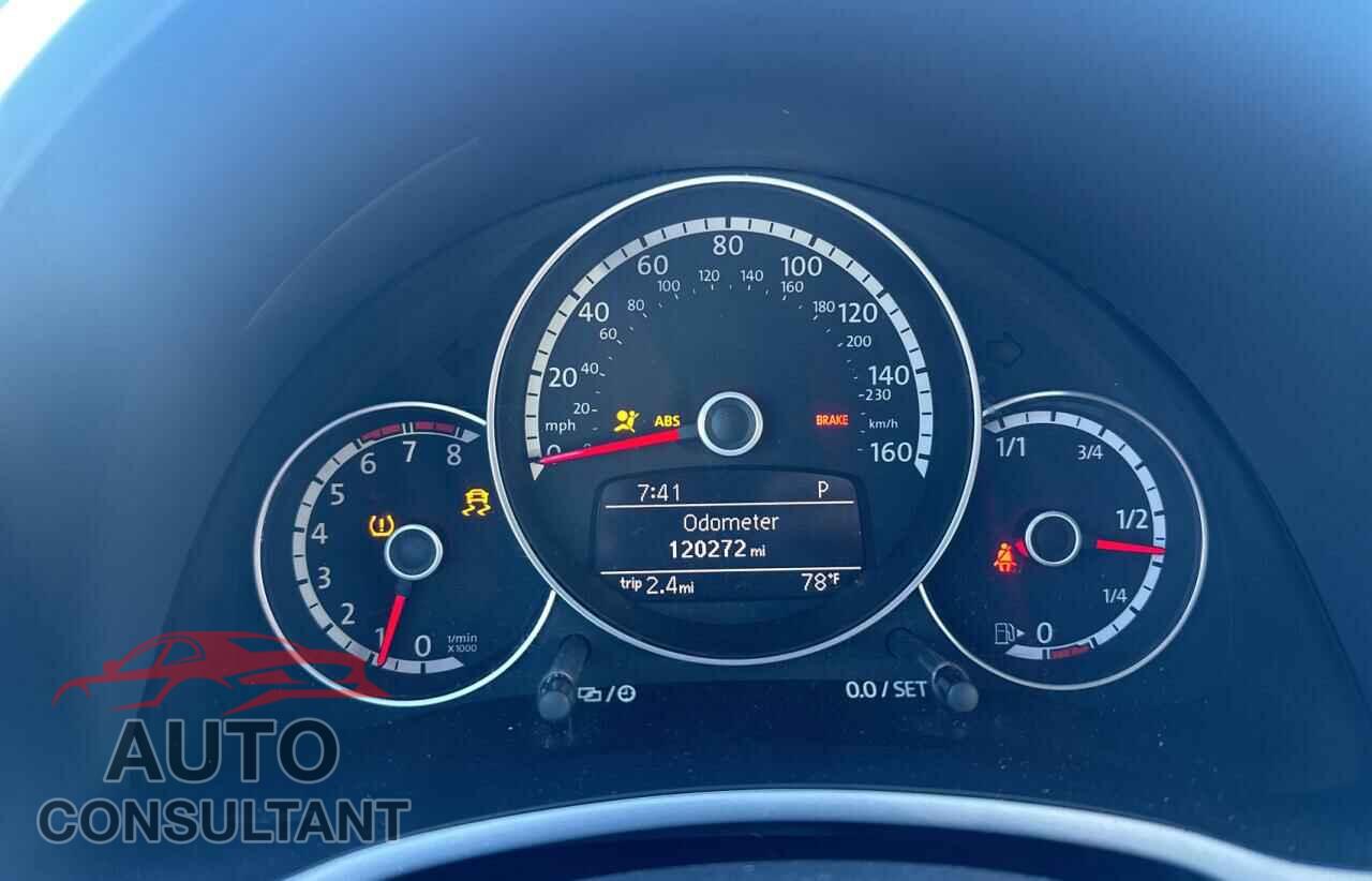 VOLKSWAGEN BEETLE 2013 - 3VWVS7AT1DM684638