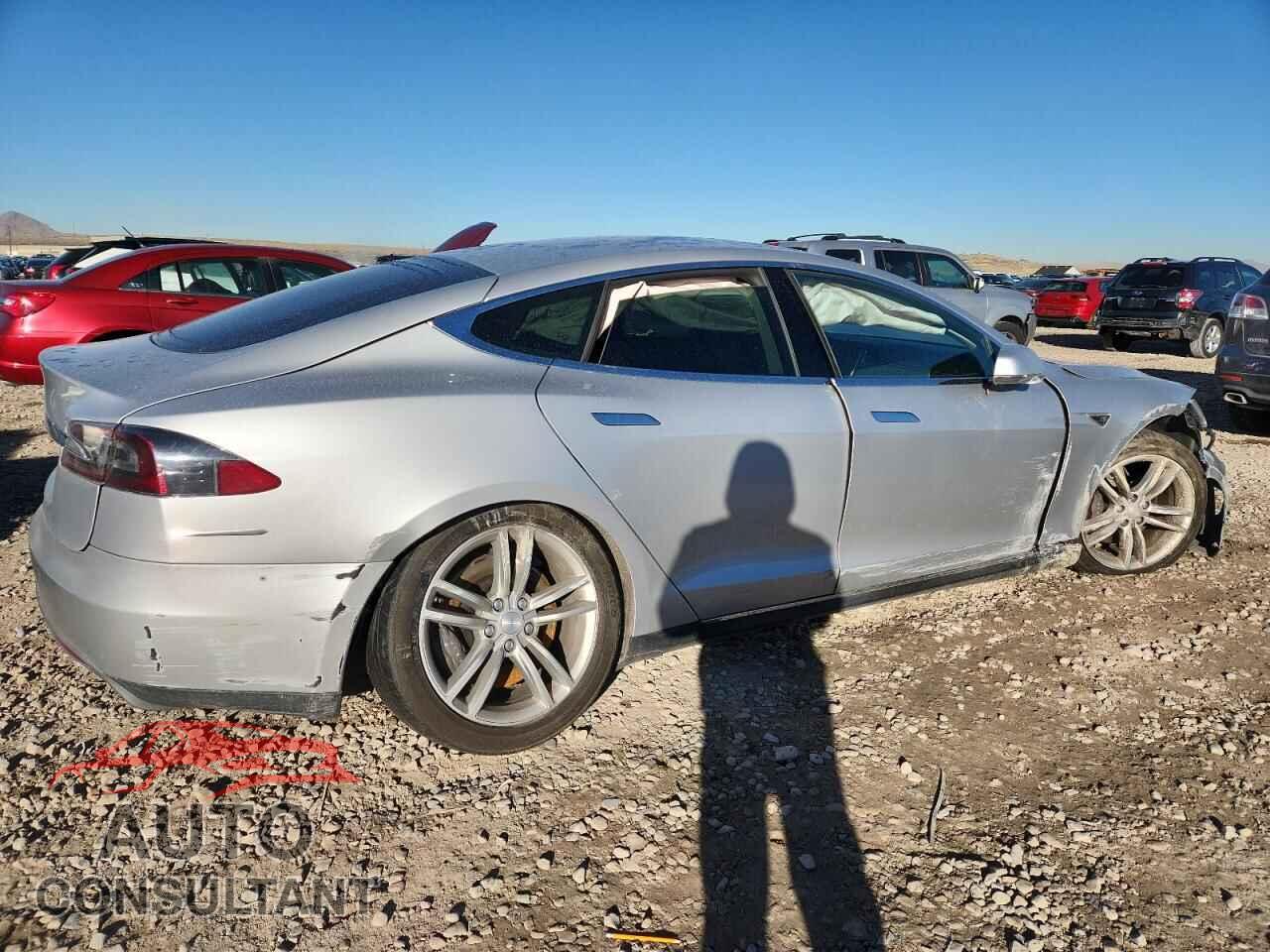 TESLA MODEL S 2013 - 5YJSA1AG2DFP09401
