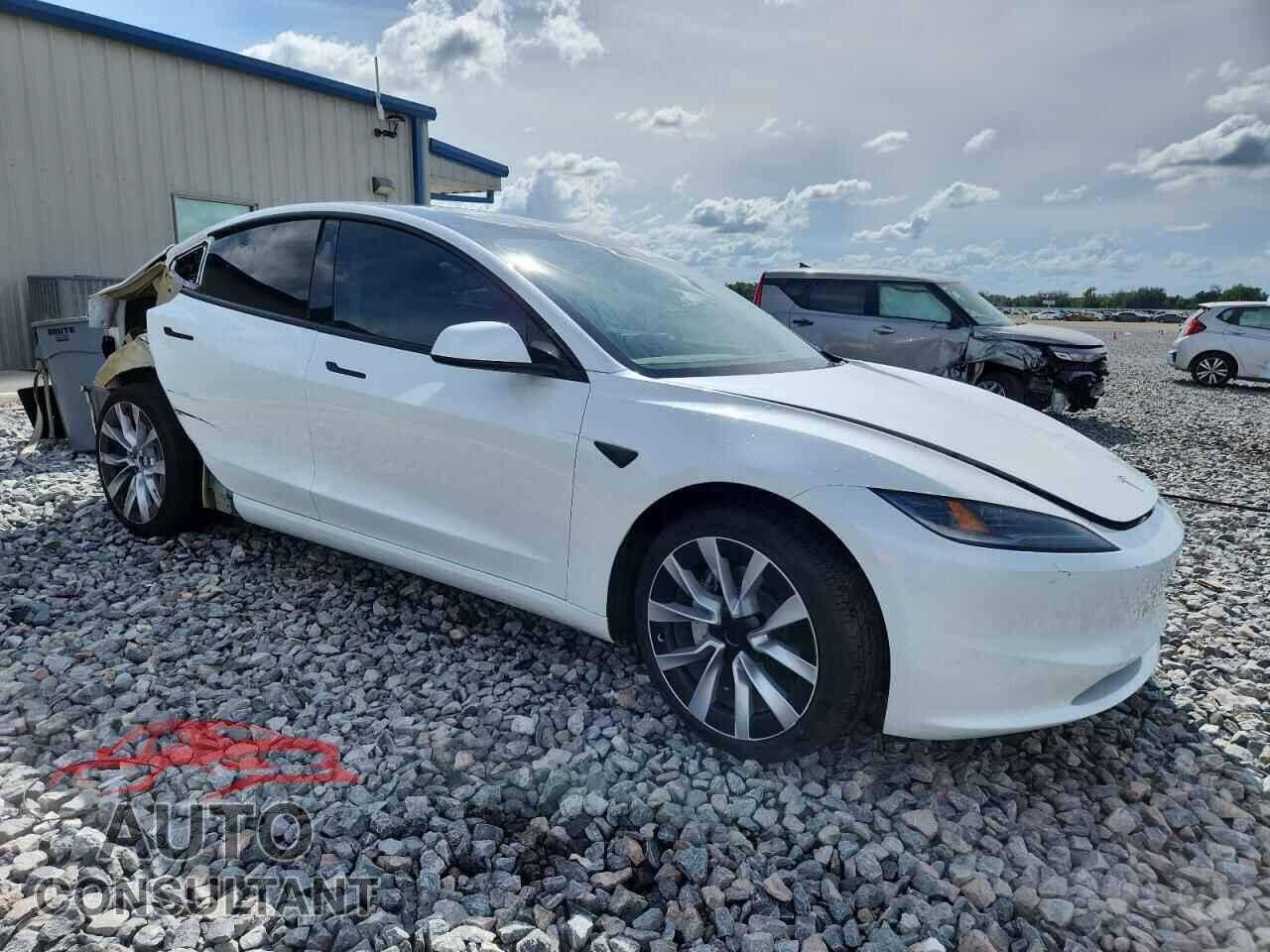 TESLA MODEL 3 2025 - 5YJ3E1EAXSF888086