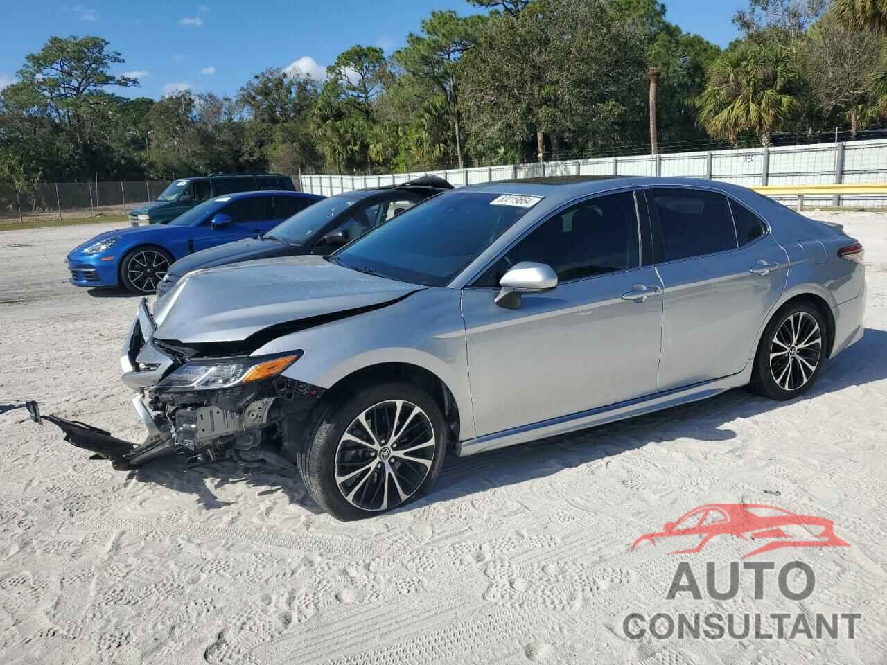 TOYOTA CAMRY 2018 - 4T1B11HK2JU643120