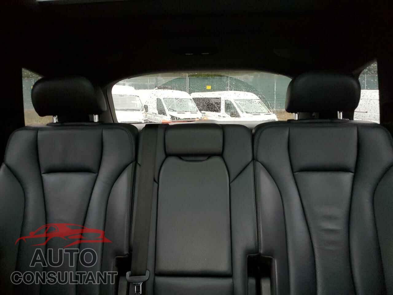 AUDI Q7 2018 - WA1LHAF71JD036722