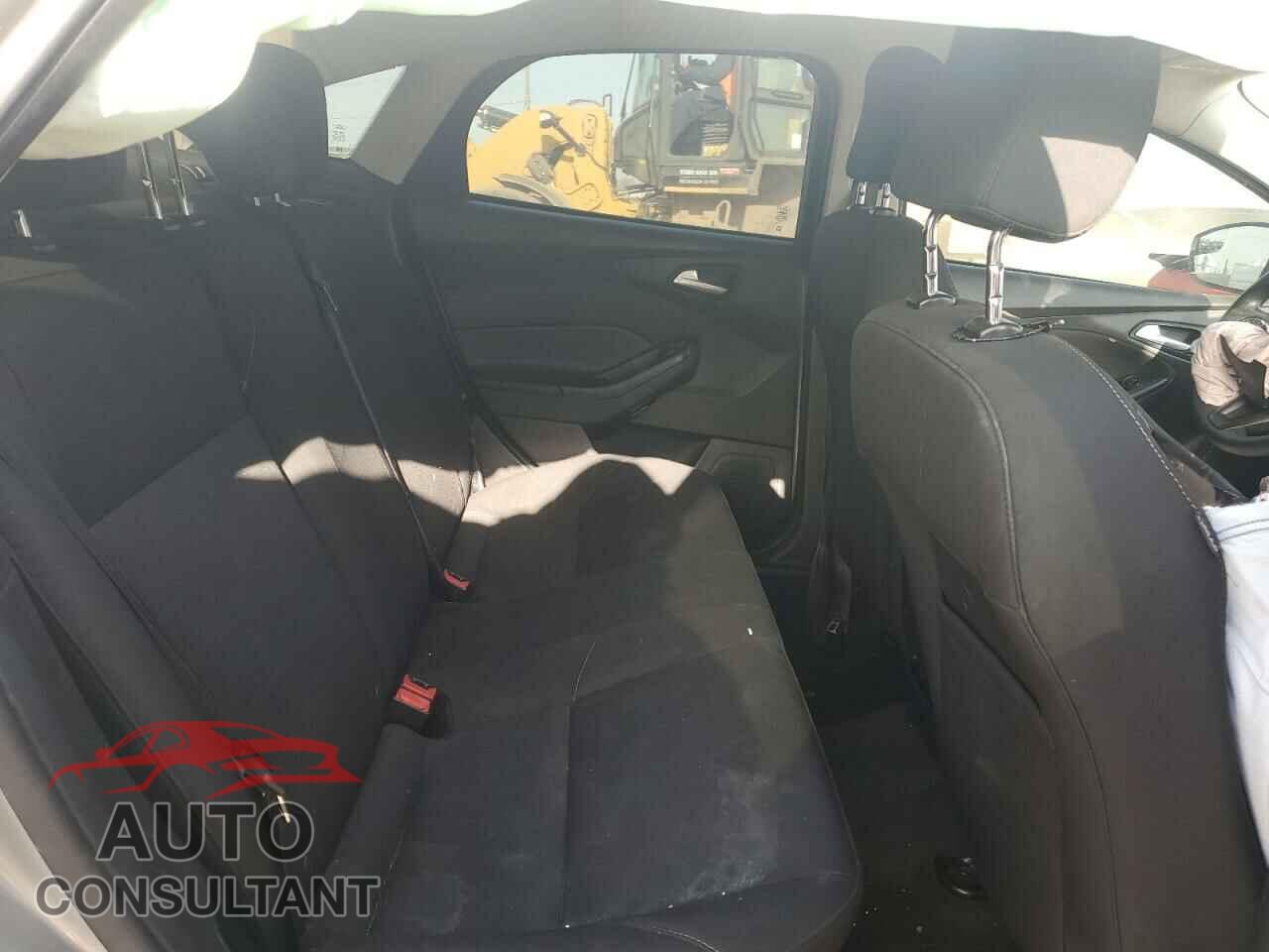 FORD FOCUS 2015 - 1FADP3F26FL343531