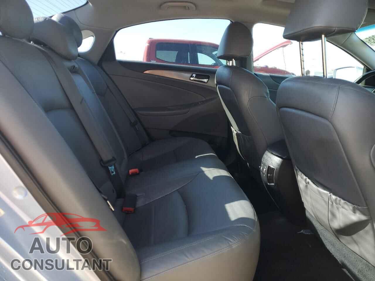 HYUNDAI SONATA 2012 - KMHEC4A48CA028189