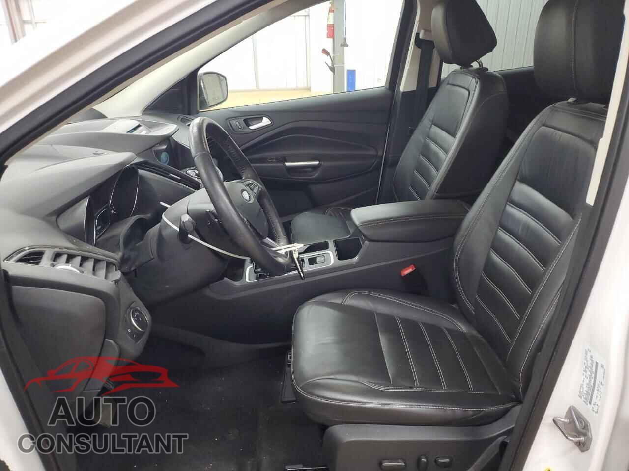 FORD ESCAPE 2017 - 1FMCU0J93HUE90366