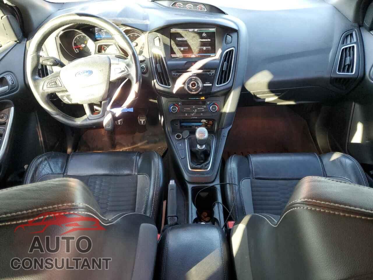 FORD FOCUS 2015 - 1FADP3L9XFL386271