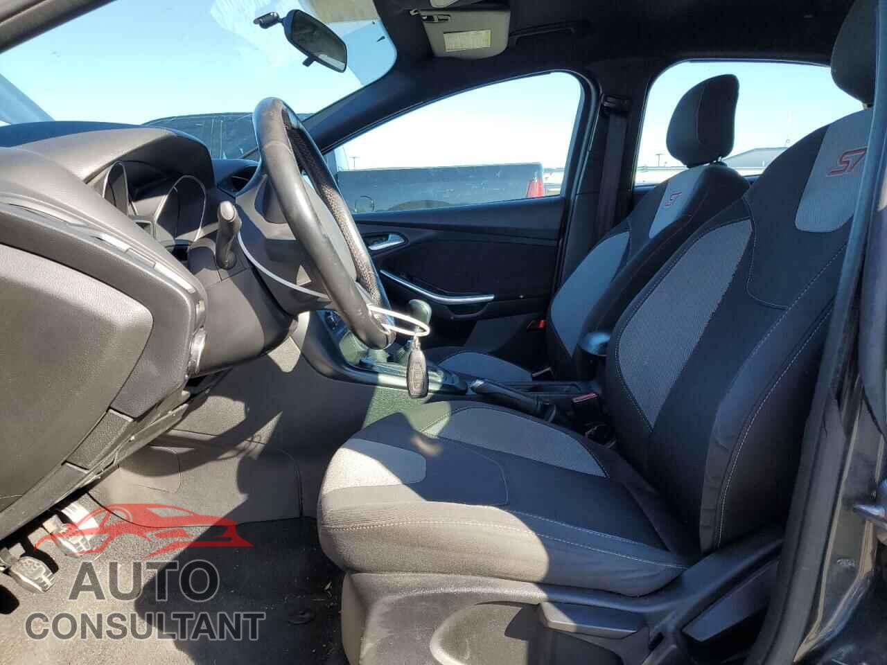 FORD FOCUS 2015 - 1FADP3L92FL372526