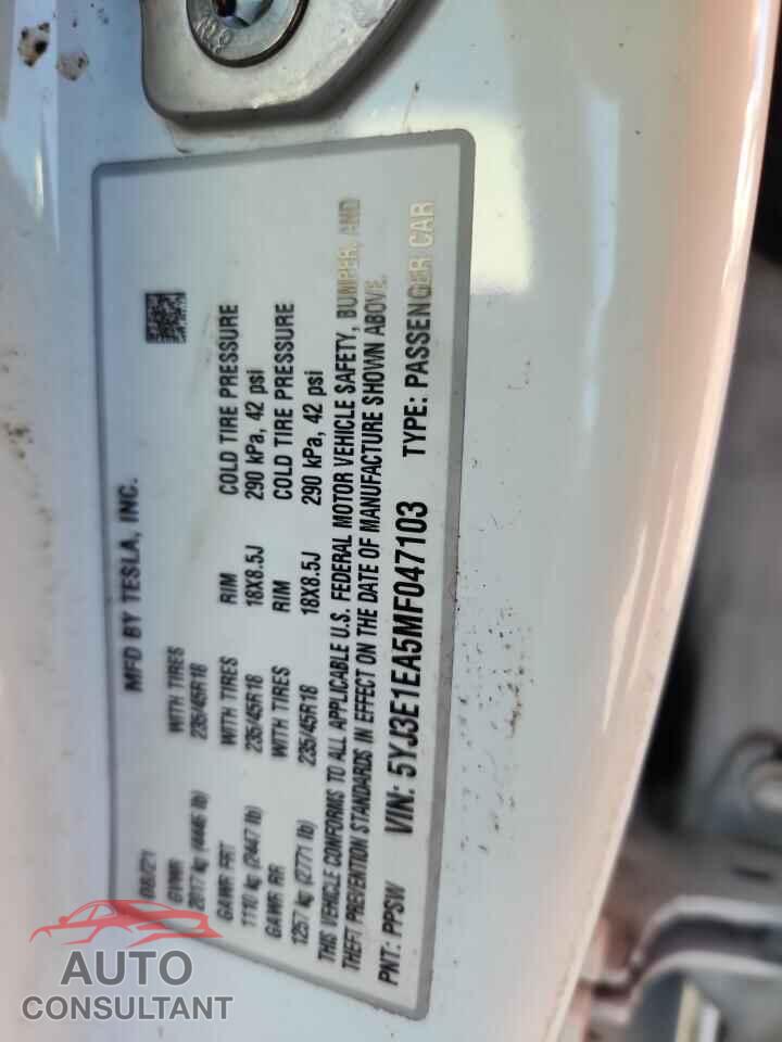TESLA MODEL 3 2021 - 5YJ3E1EA5MF047103