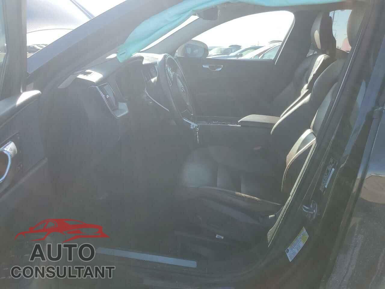 VOLVO XC60 2018 - YV4A22RK8J1084656