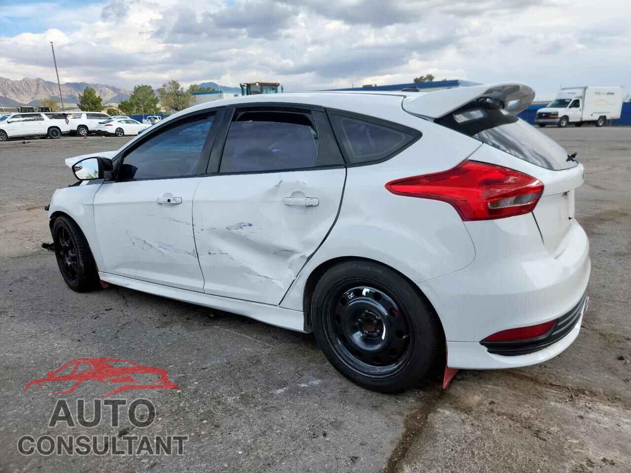 FORD FOCUS 2017 - 1FADP3L95HL260466