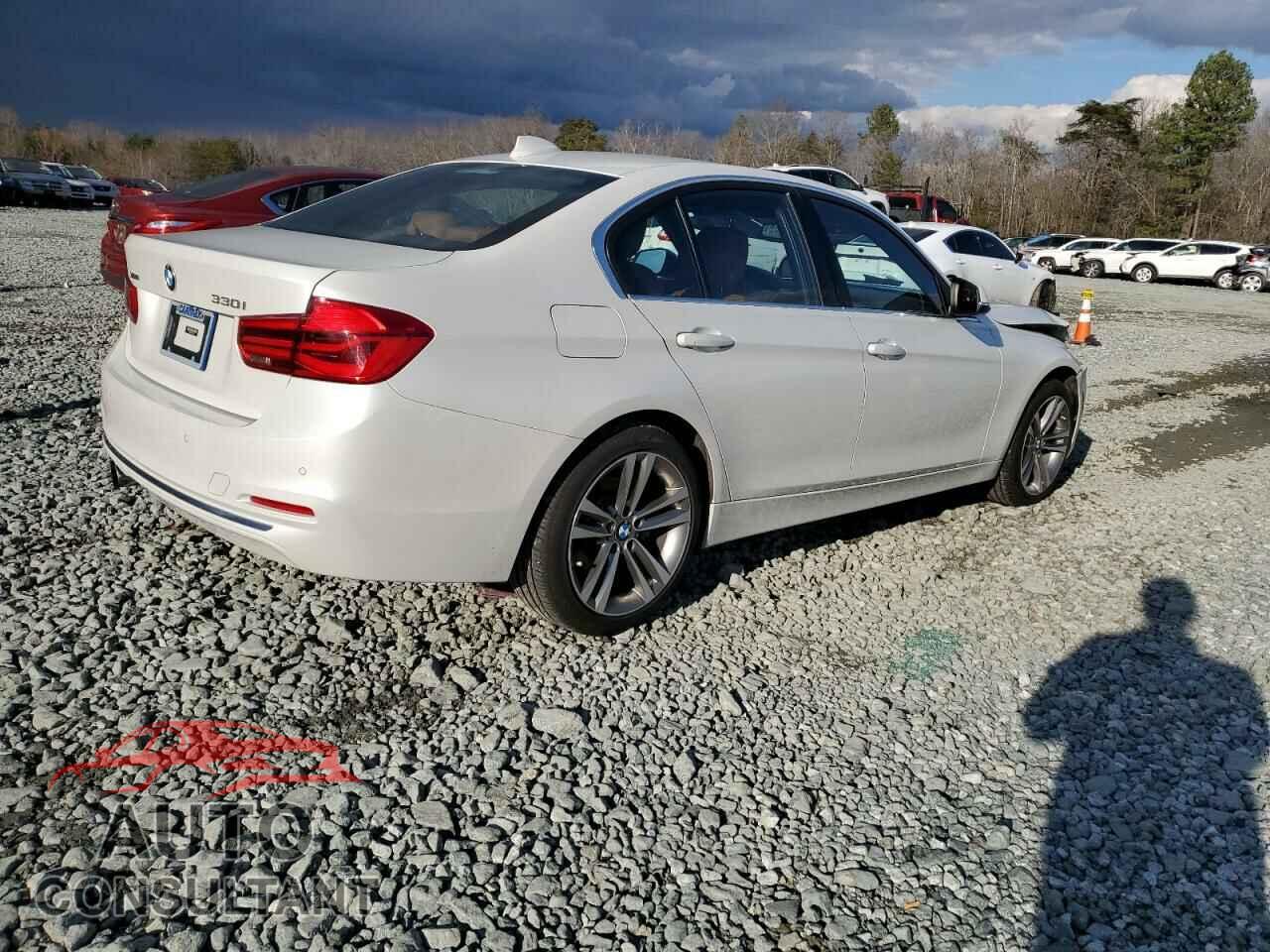 BMW 3 SERIES 2017 - WBA8D9C34HA004783