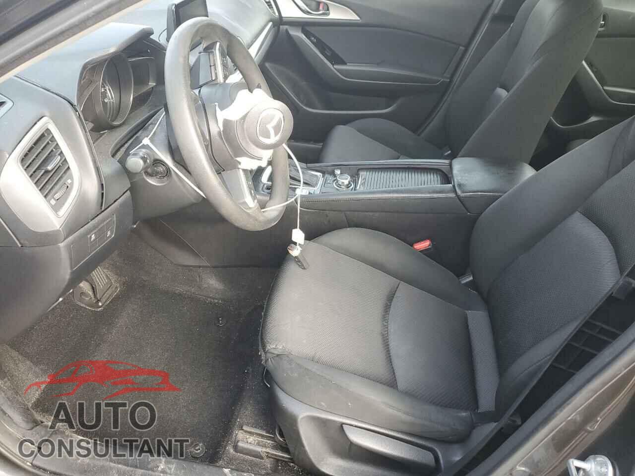 MAZDA 3 2018 - 3MZBN1U72JM209596