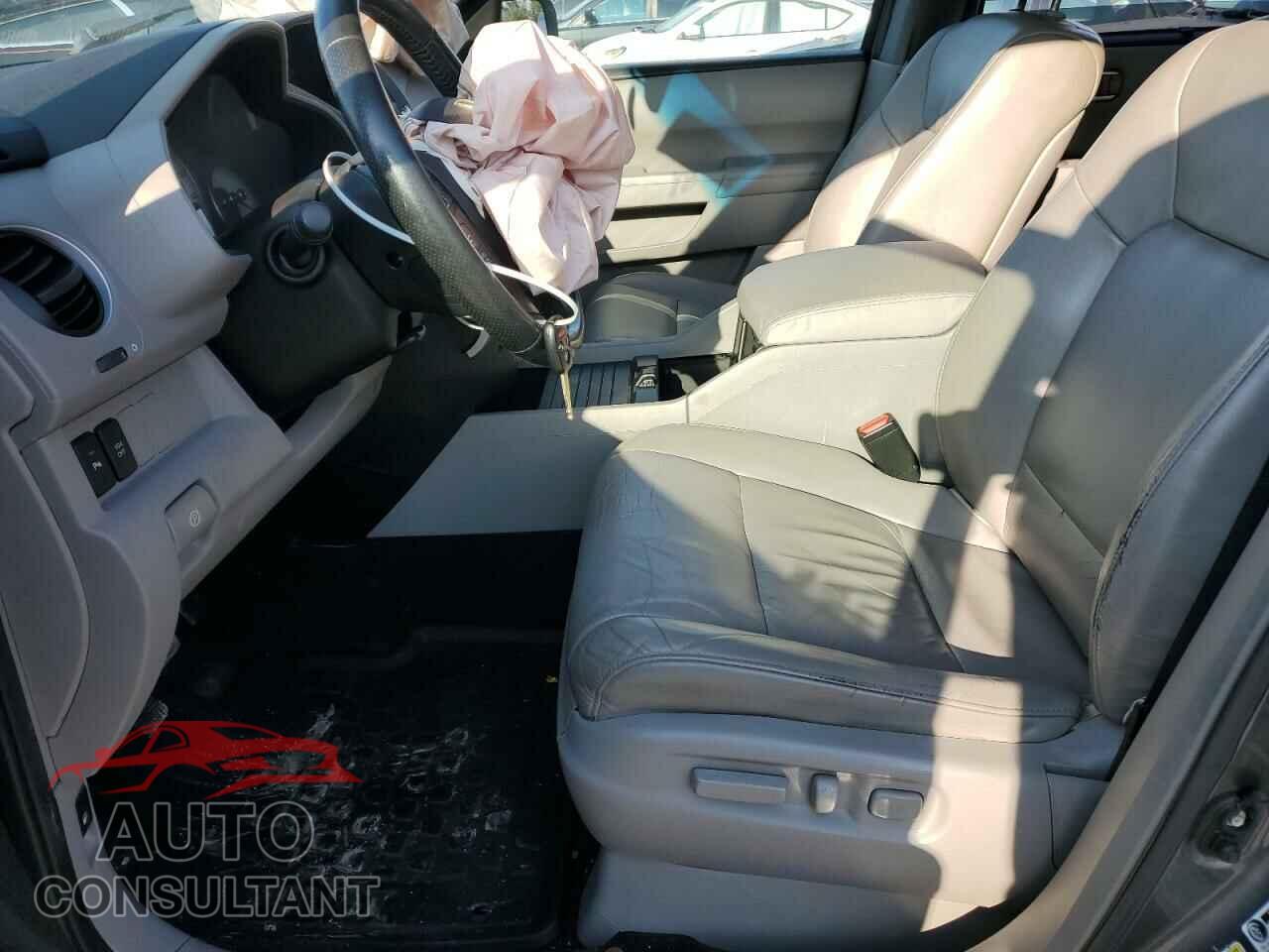 HONDA PILOT 2011 - 5FNYF4H98BB024384