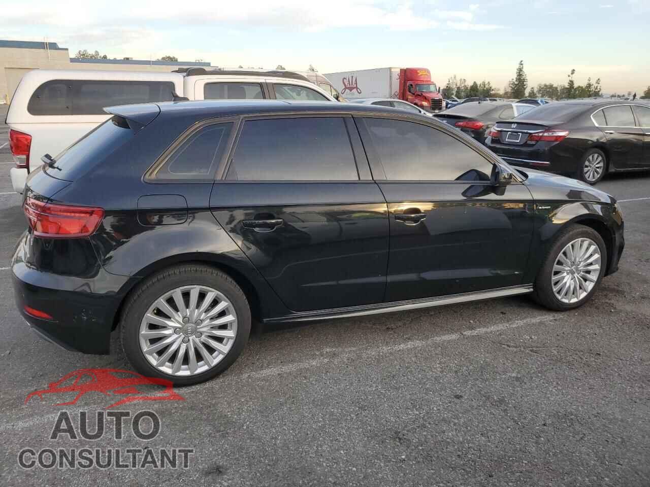 AUDI A3 2018 - WAUUPBFF8JA083383