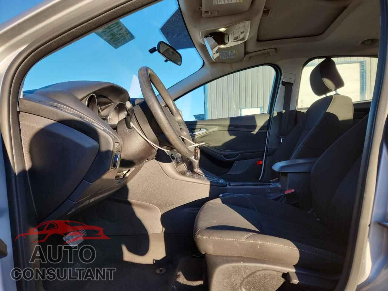 FORD FOCUS 2015 - 1FADP3F28FL207210