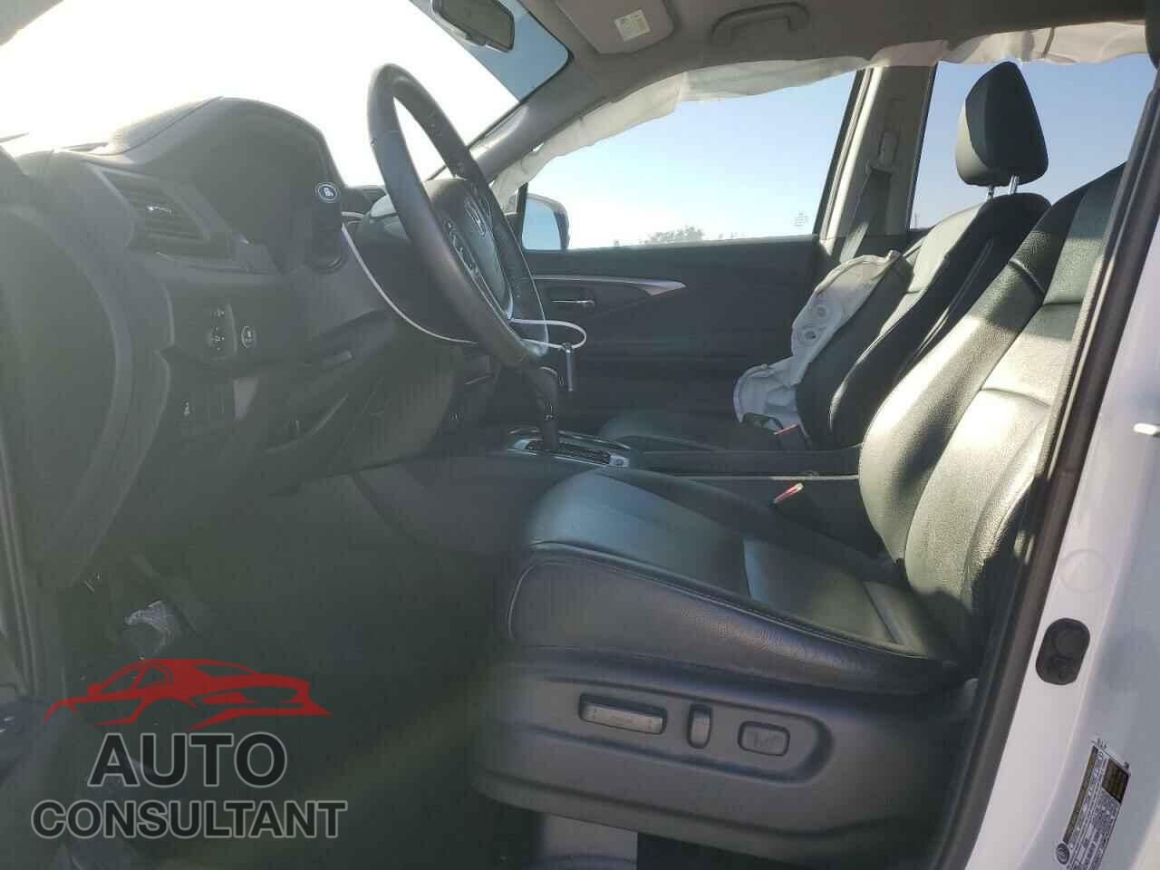 HONDA PILOT 2017 - 5FNYF5H76HB046512