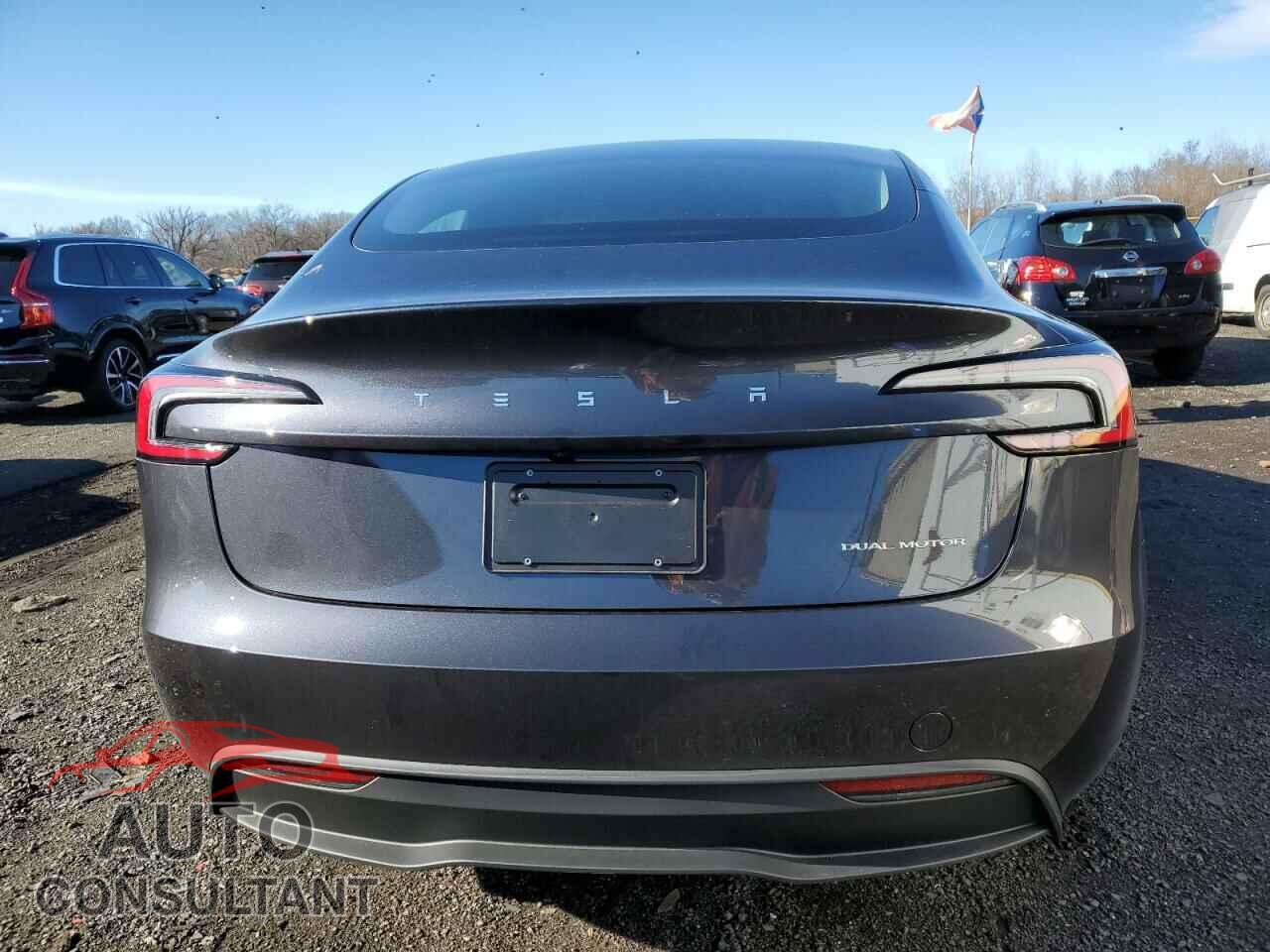 TESLA MODEL 3 2024 - 5YJ3E1EB9RF823782