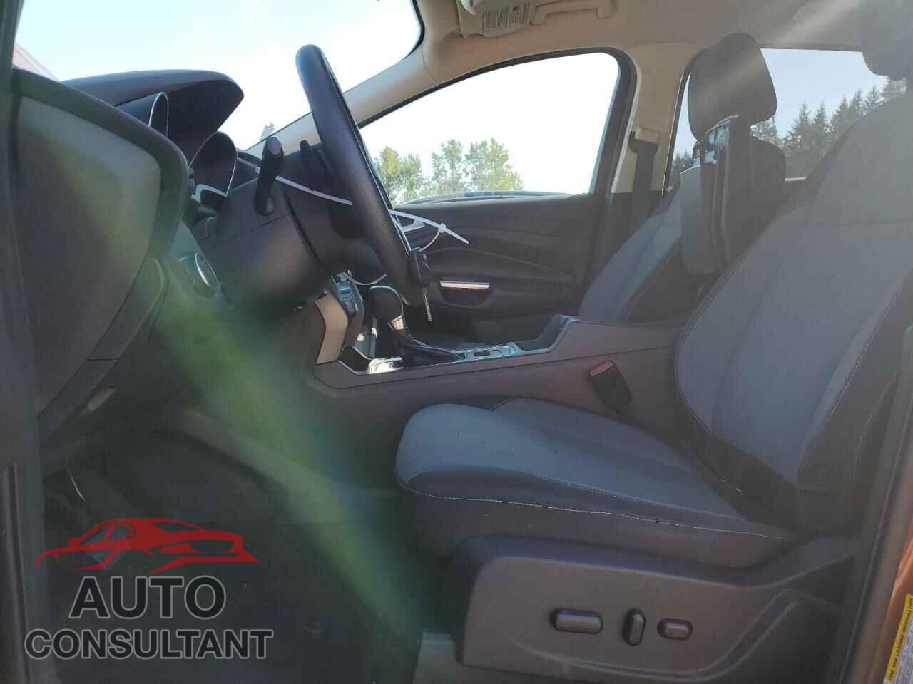 FORD ESCAPE 2017 - 1FMCU0G94HUB23807