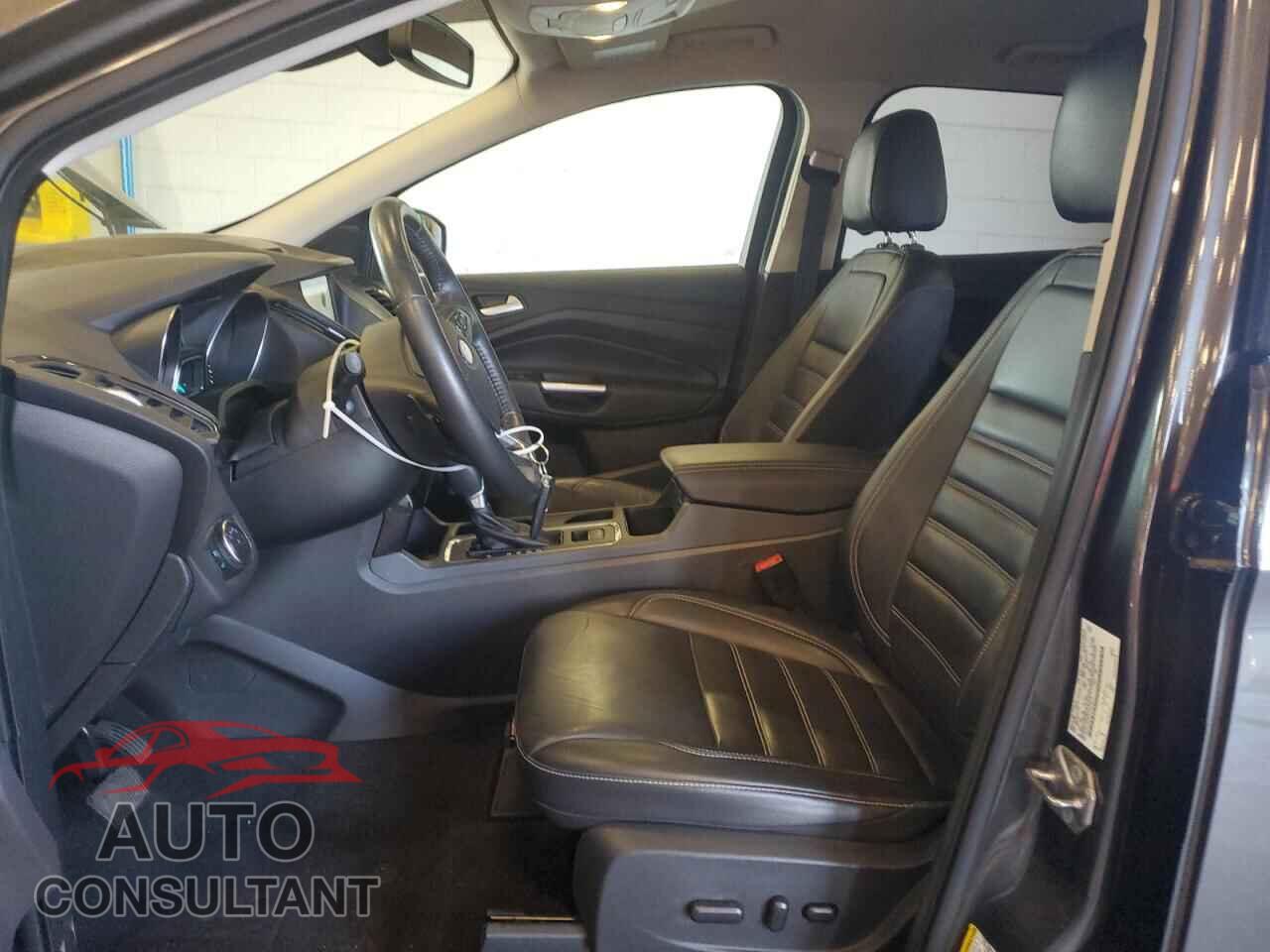 FORD ESCAPE 2017 - 1FMCU9J92HUD53813