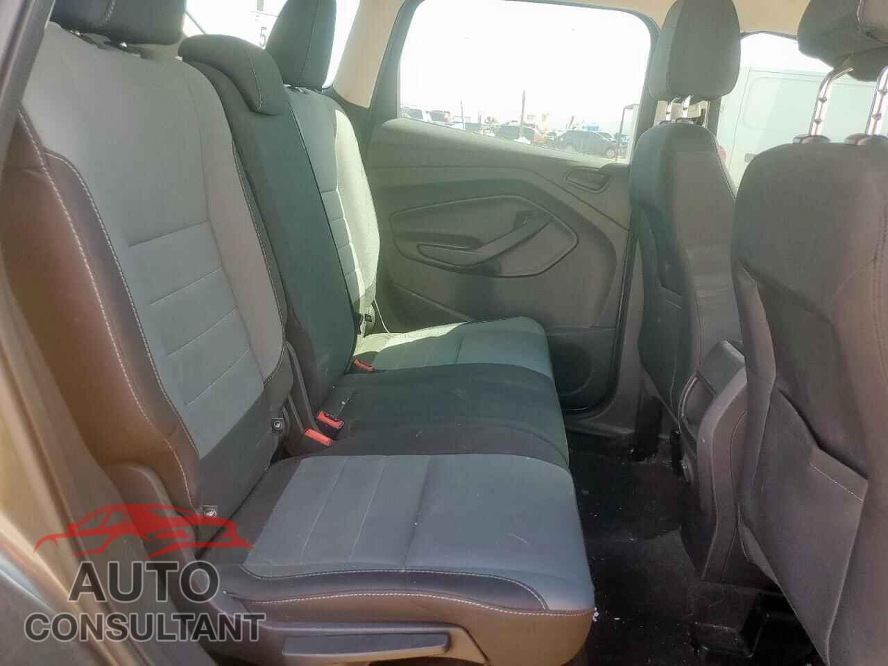 FORD ESCAPE 2017 - 1FMCU0F7XHUB60683