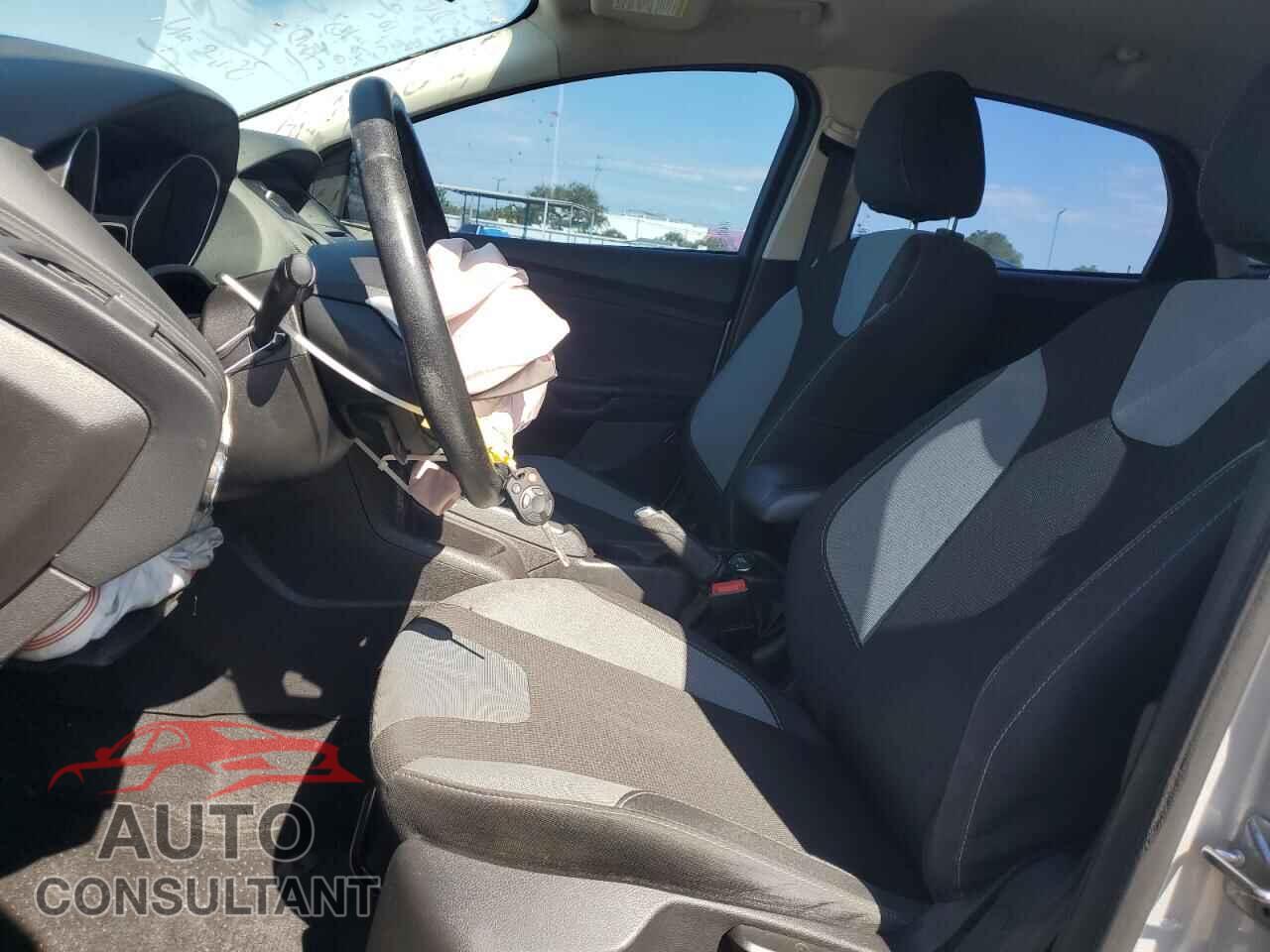 FORD FOCUS 2014 - 1FADP3K22EL453383