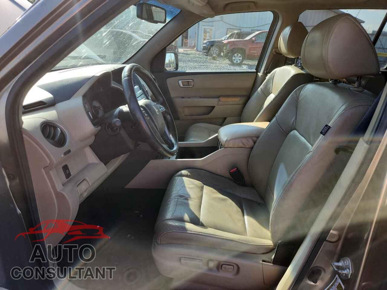 HONDA PILOT 2011 - 5FNYF4H52BB021557