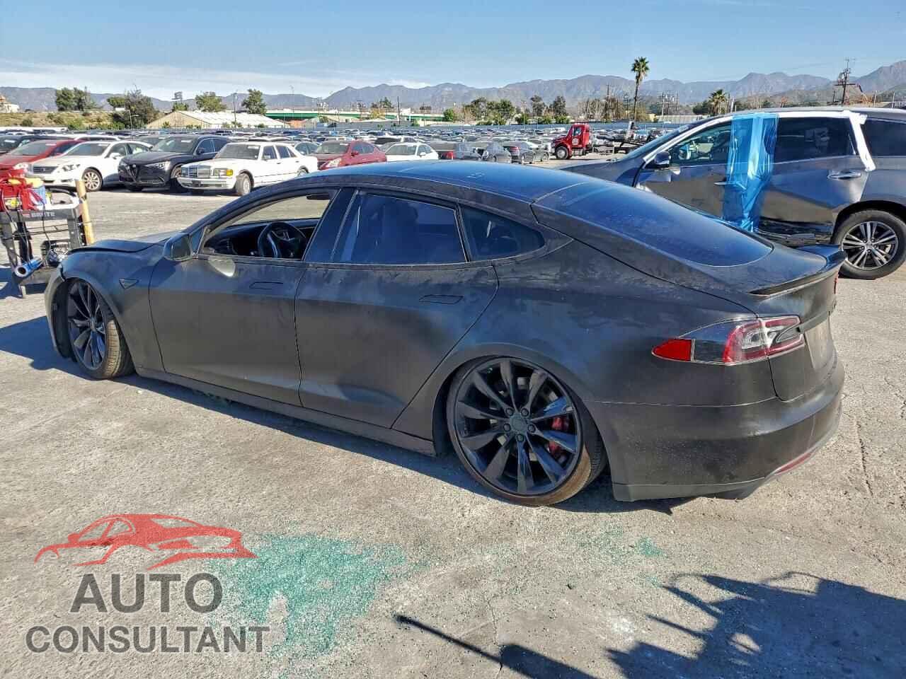 TESLA MODEL S 2015 - 5YJSA1E16FF120263
