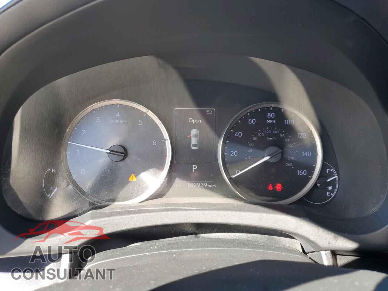 LEXUS IS 2018 - JTHBA1D21J5063439