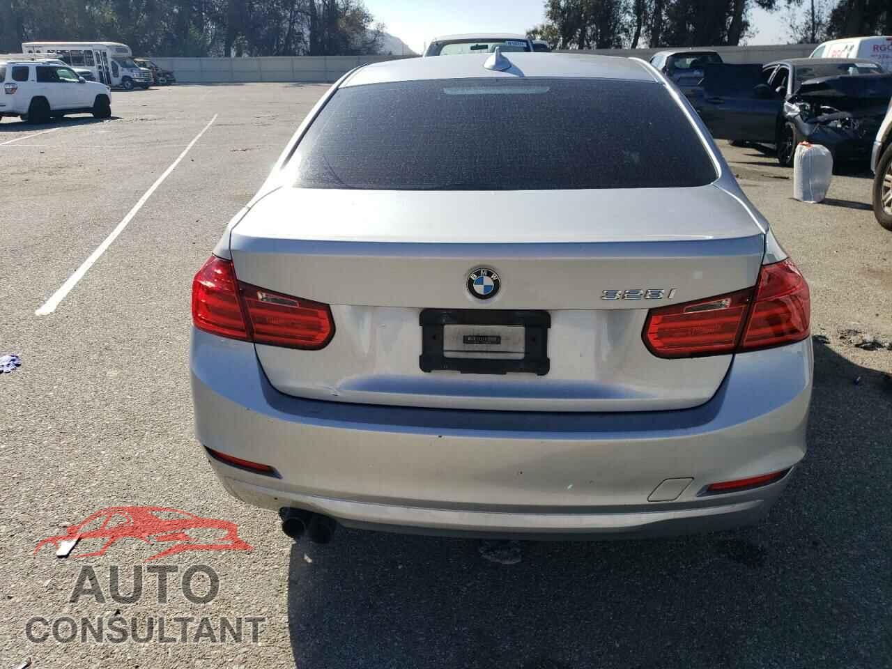 BMW 3 SERIES 2013 - WBA3C1C57DF438063