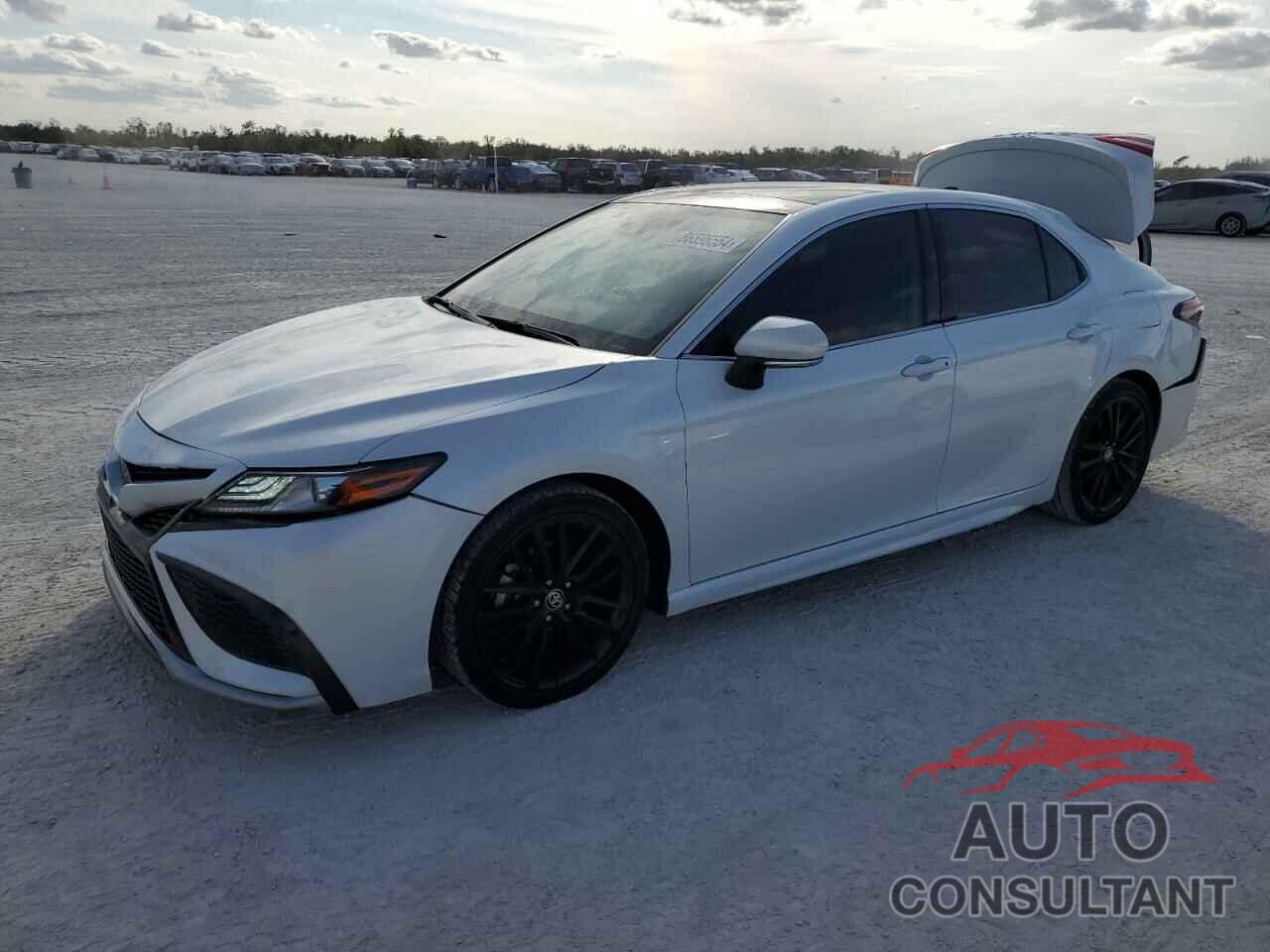 TOYOTA CAMRY 2022 - 4T1KZ1AK3NU064176
