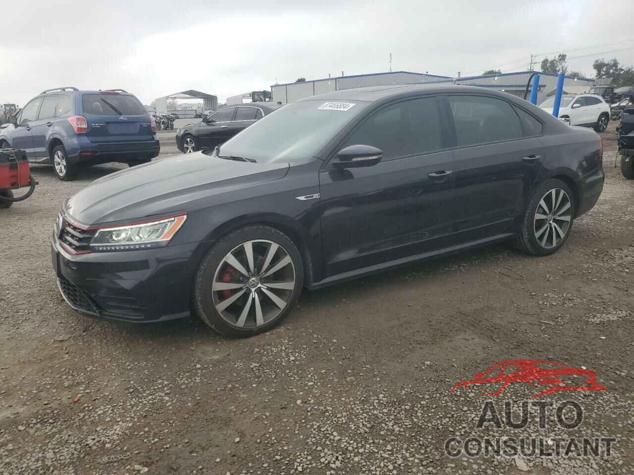 VOLKSWAGEN PASSAT 2018 - 1VWJM7A33JC039527