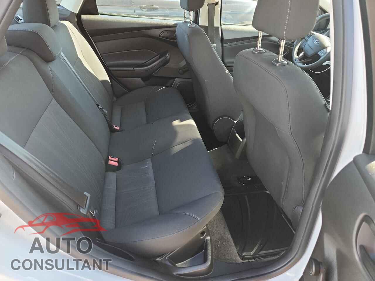 FORD FOCUS 2016 - 1FADP3E22GL218772
