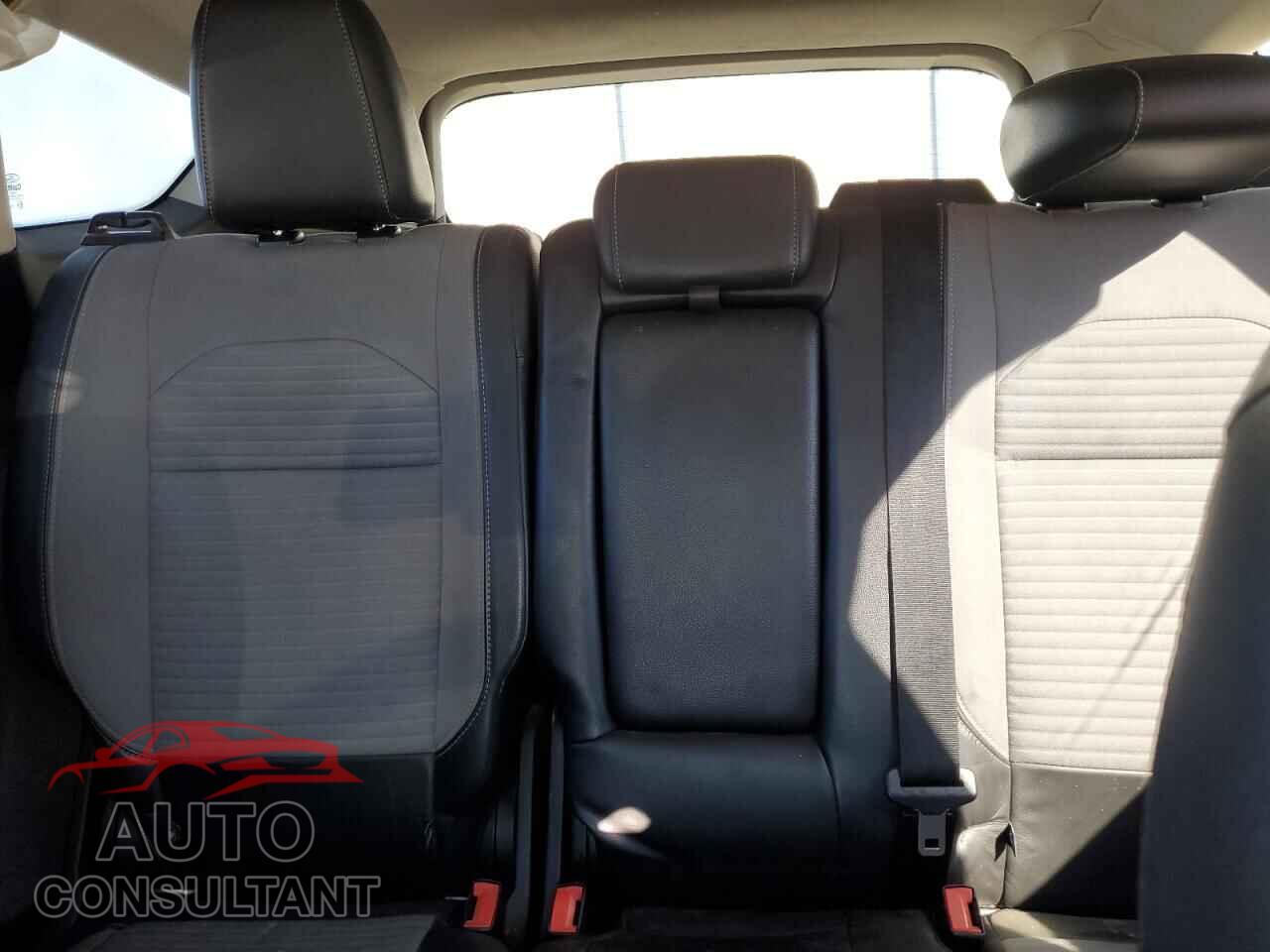 FORD ESCAPE 2017 - 1FMCU9G92HUB80267