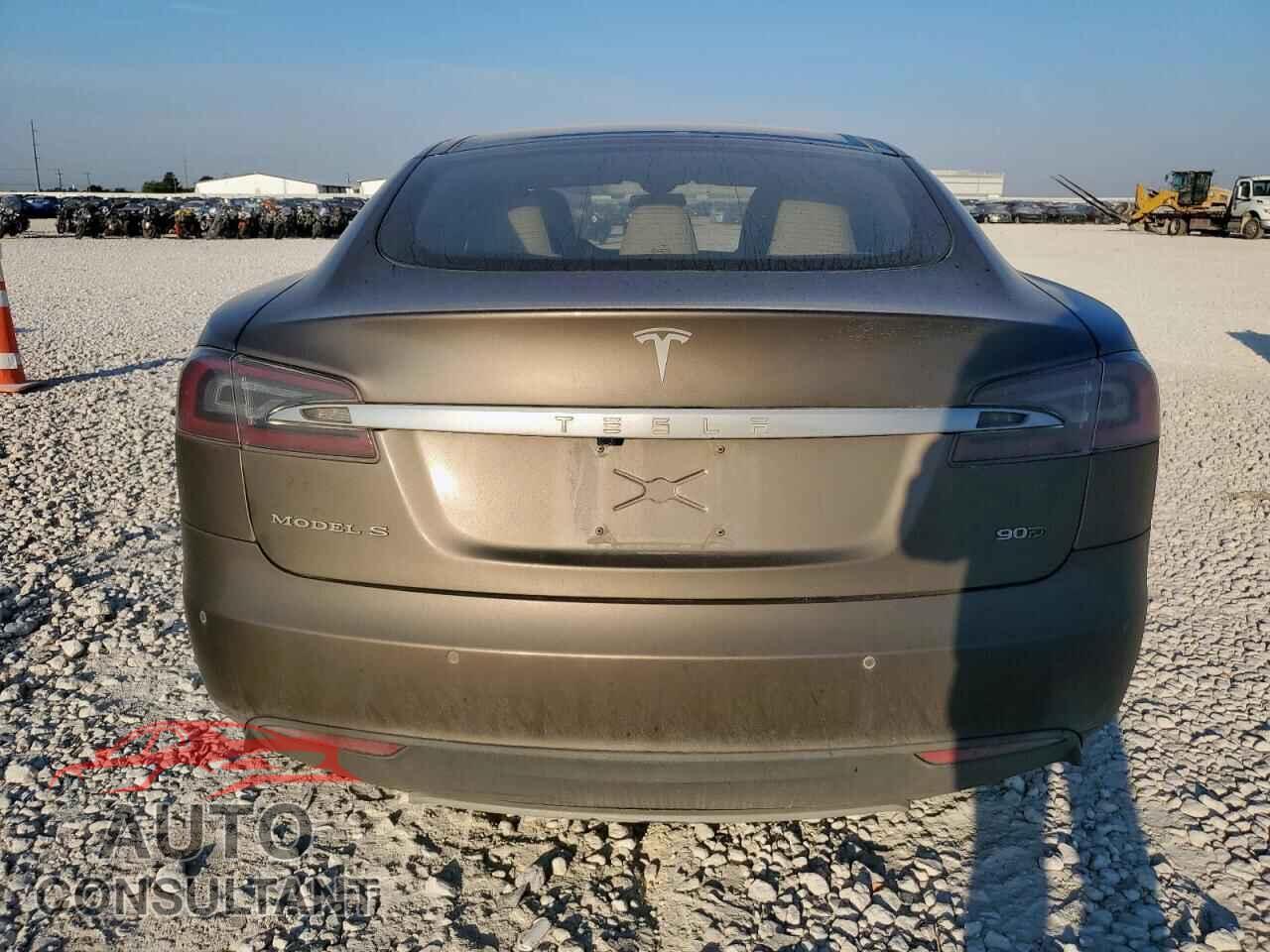 TESLA MODEL S 2015 - 5YJSA1E28FF107829