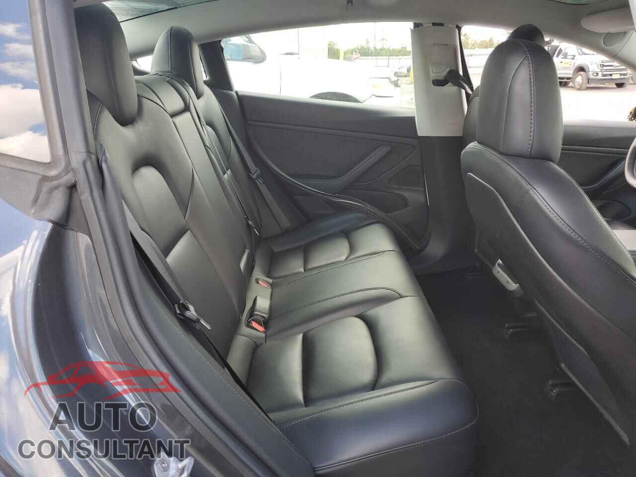 TESLA MODEL 3 2019 - 5YJ3E1EB8KF481277