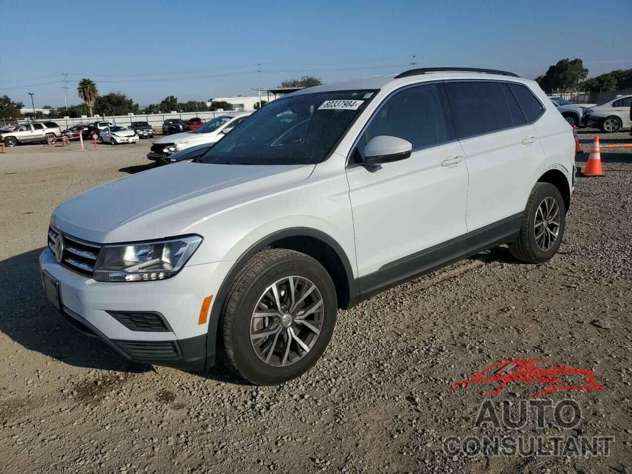 VOLKSWAGEN TIGUAN 2018 - 3VV3B7AX4JM208796