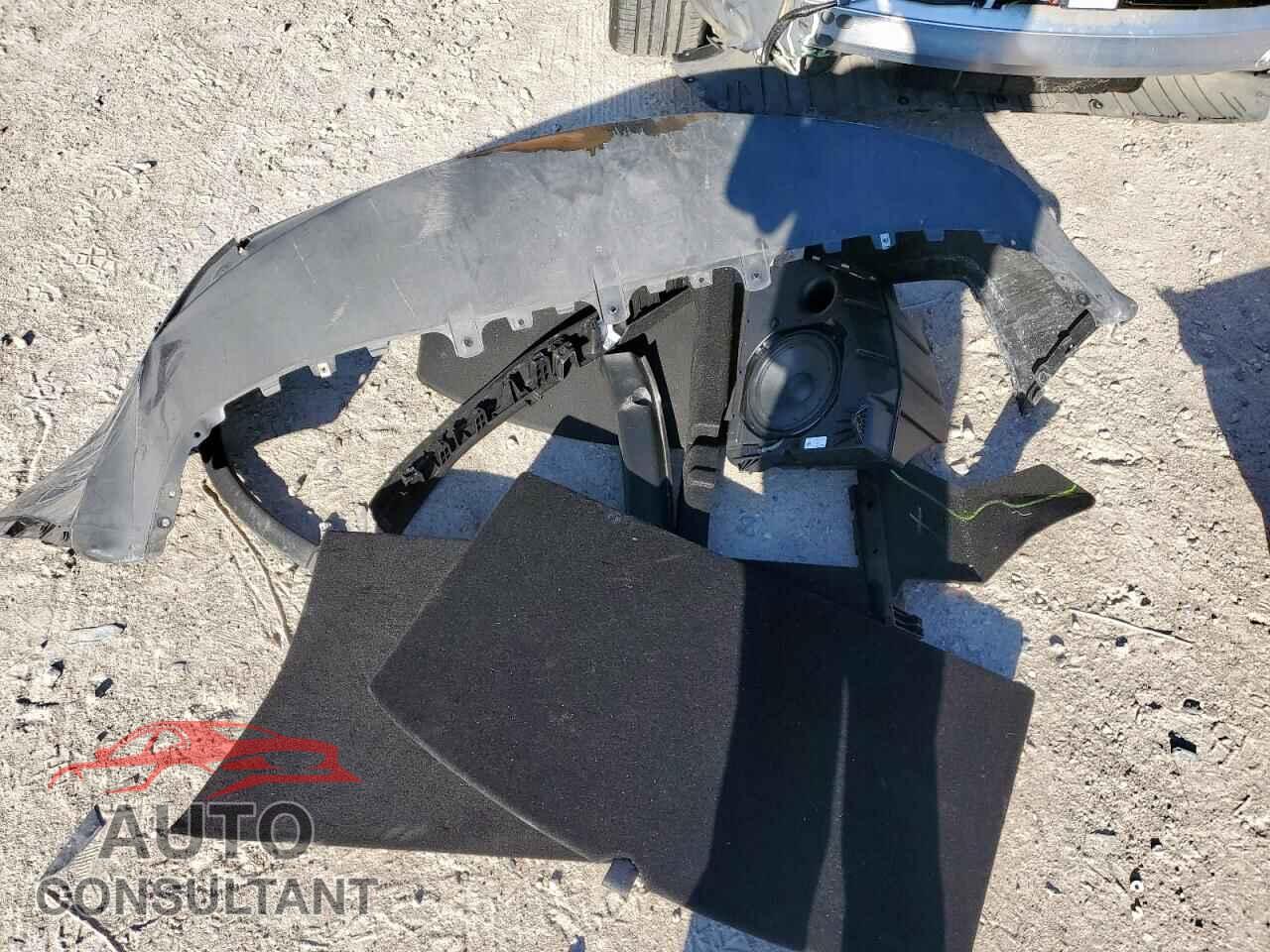 TESLA MODEL Y 2024 - 7SAYGDEE6RA242560