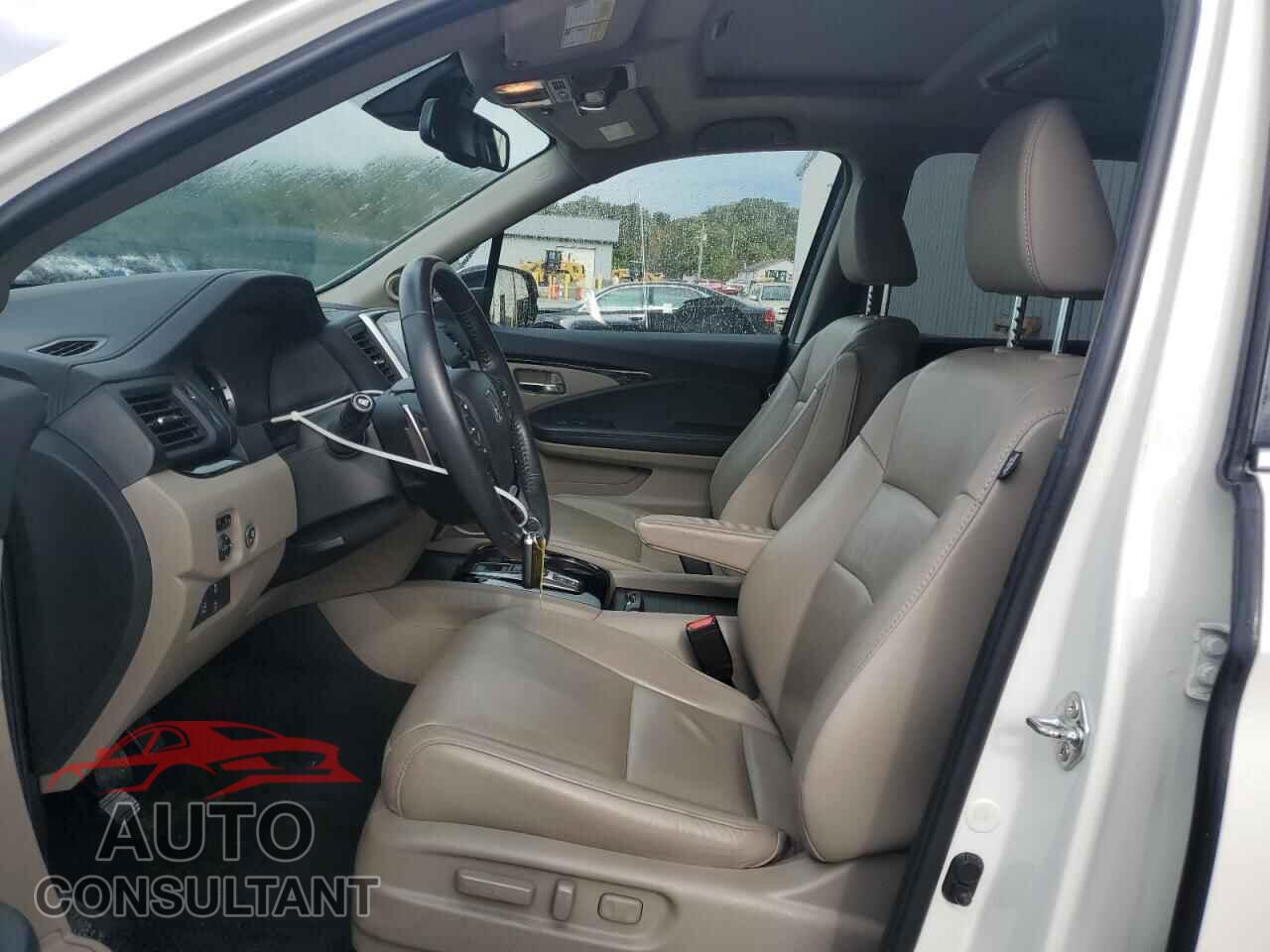 HONDA PILOT 2017 - 5FNYF6H90HB078251