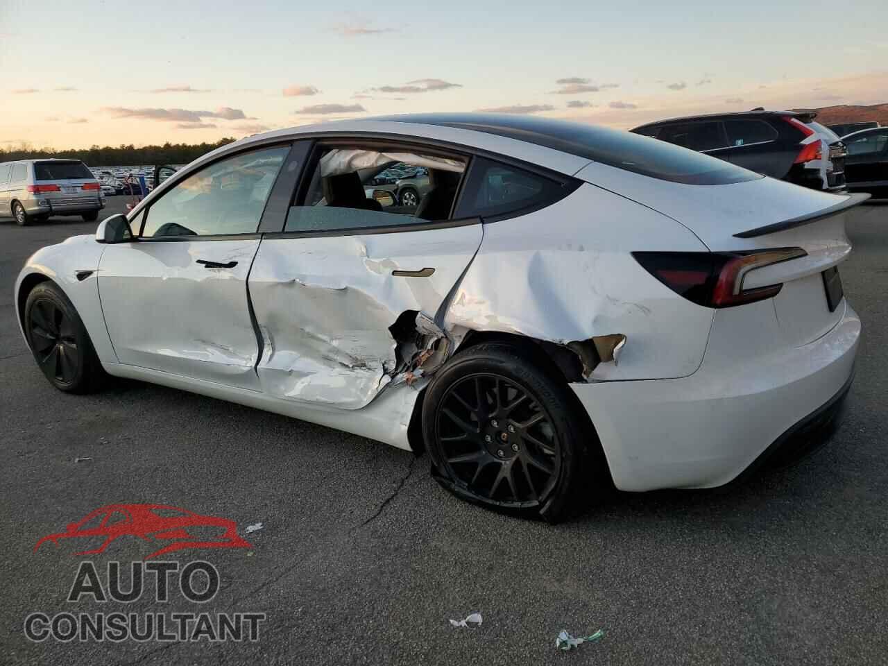 TESLA MODEL 3 2024 - 5YJ3E1EA7RF739872