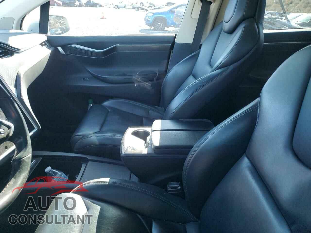 TESLA MODEL X 2018 - 5YJXCDE28JF091402