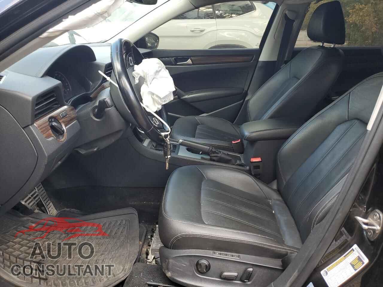 VOLKSWAGEN PASSAT 2020 - 1VWEA7A35LC009037