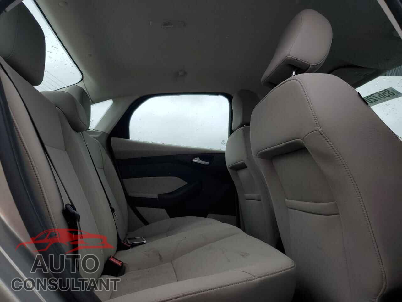 FORD FOCUS 2015 - 1FADP3F21FL247208