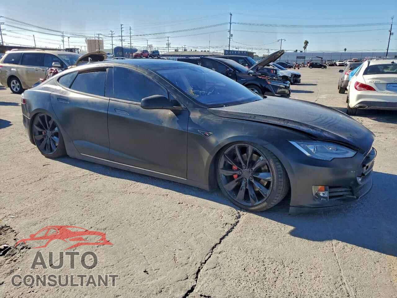 TESLA MODEL S 2015 - 5YJSA1E16FF120263