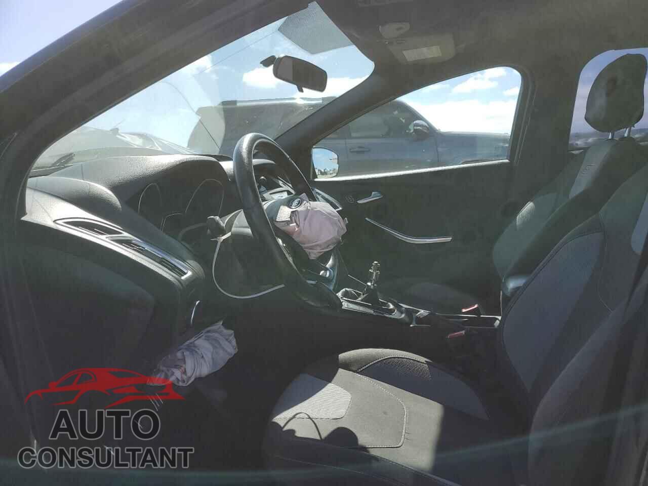 FORD FOCUS 2016 - 1FADP3L98GL347616