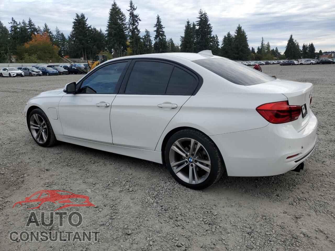 BMW 3 SERIES 2016 - WBA8E1C57GK479756