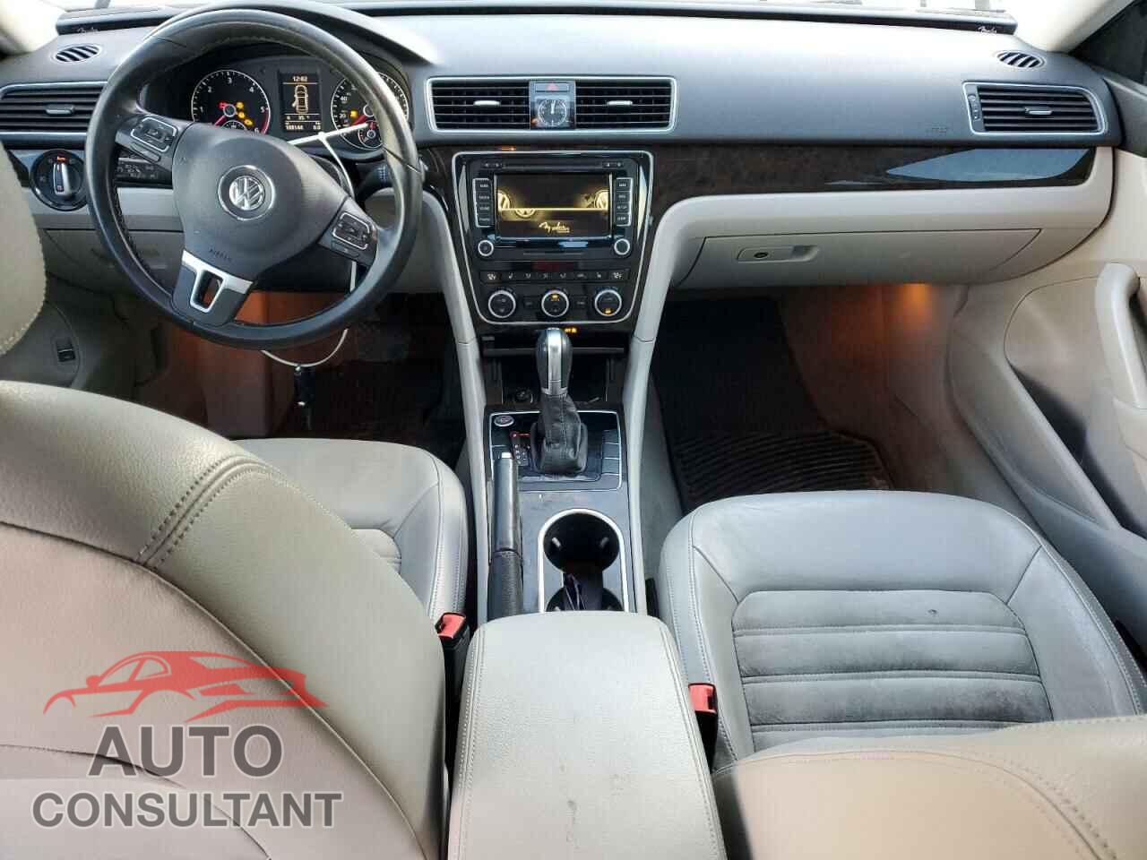 VOLKSWAGEN PASSAT 2014 - 1VWCN7A32EC066715