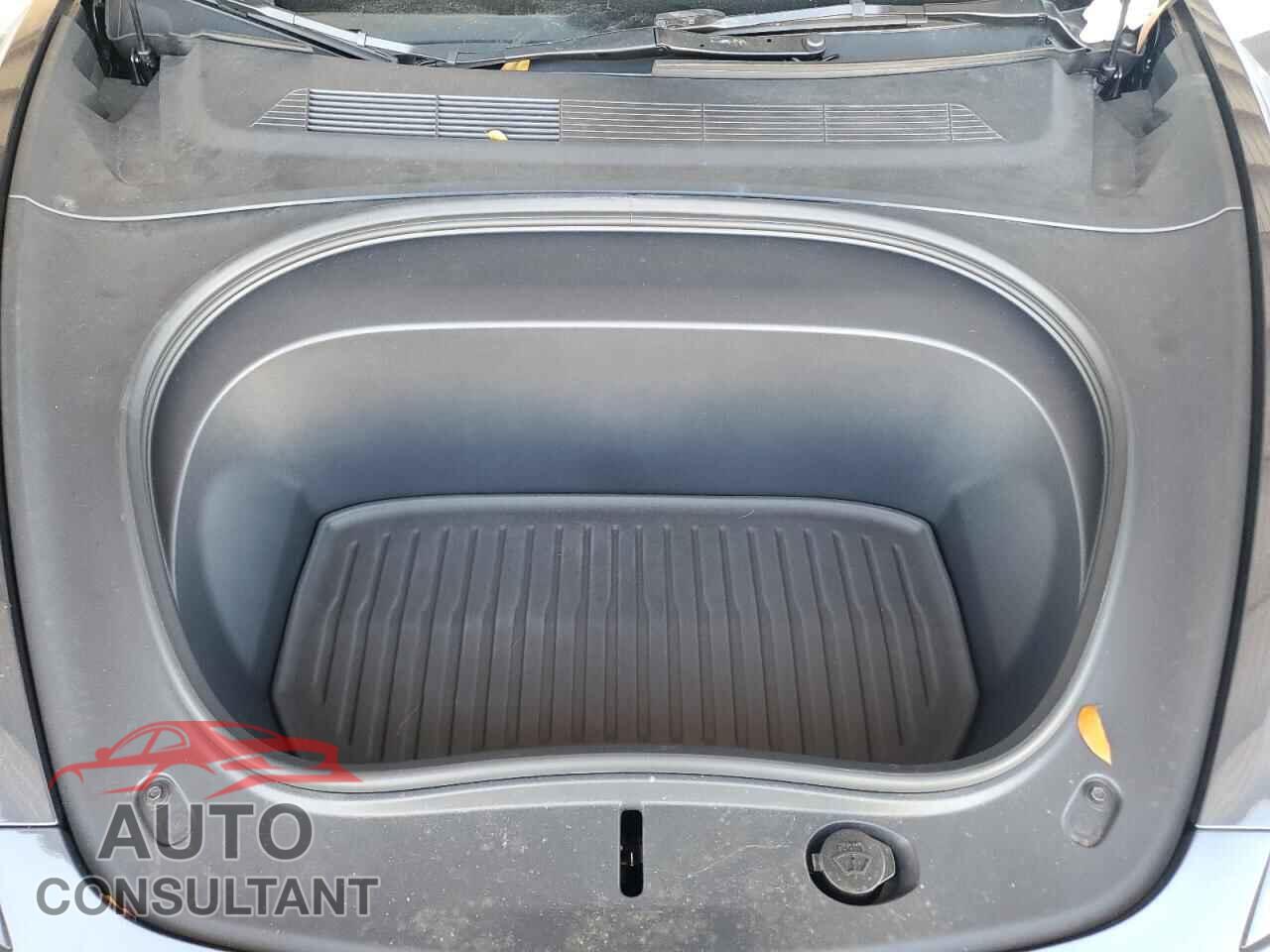 TESLA MODEL 3 2025 - 5YJ3E1EA2SF985928